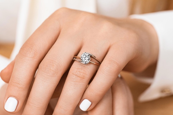  Tips for Choosing a Lab-Grown Diamond Engagement Ring