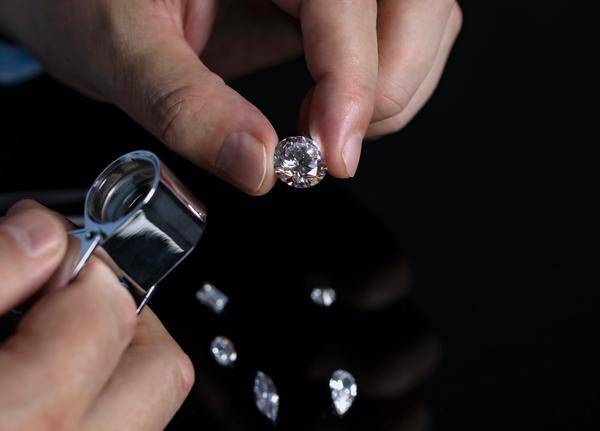  What is a Lab Made Diamond?